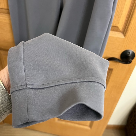 Lululemon - Picture 8 of 10